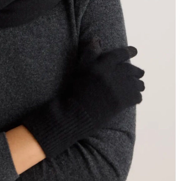 Quince Other - Quince  Black Cashmere Gloves NWT
